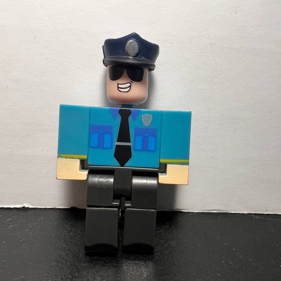 Roblox Sunglasses Police Officer Figure - Picture 7 of 7